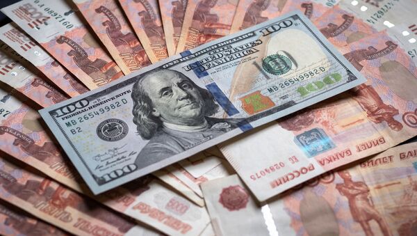 Денежные купюры: российский рубли и доллары. Архивное фото - Sputnik Кыргызстан