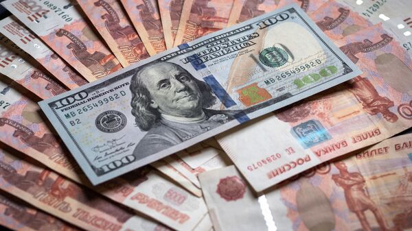 Доллар жана рубль купюралары. Архив - Sputnik Кыргызстан