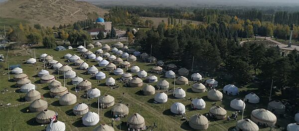 Комуз менен домбраны бириктирип чертип... Көчмөндөр оюндарындагы кызыкдар - Sputnik Кыргызстан