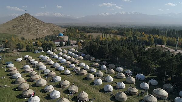 Комуз менен домбраны бириктирип чертип... Көчмөндөр оюндарындагы кызыкдар - Sputnik Кыргызстан