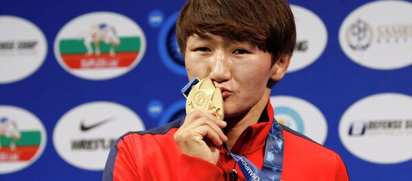 Чемпионка мира по женской борьбе Айсулуу Тыныбекова. Архивное фото - Sputnik Кыргызстан