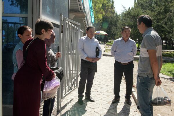 Жер үстүндөгү өтмөктөрдүн лифттери эмнеге иштебейт? Майыптардын даты - Sputnik Кыргызстан