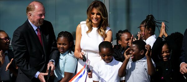 АКШнын биринчи айымы Мелания ТрампВашингтон шаарында Жорж Вашингтондун эстелигин ачуу аземинде АКШнын биринчи айымы Мелания ТрампВашингтон шаарында Жорж Вашингтондун эстелигин ачуу аземинде - Sputnik Кыргызстан