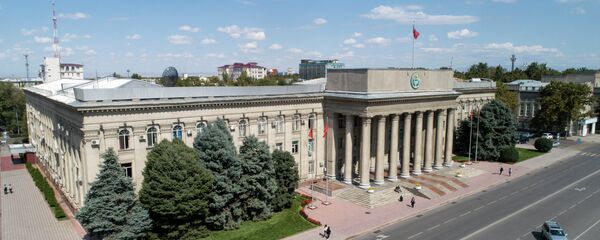 Бишкек шаарынын Абдумомунов көчөсүндөгү эски аянт. Архив - Sputnik Кыргызстан