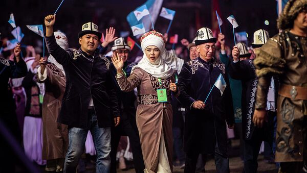 Облус, шаарлардын парады, эстафета. Көчмөндөр оюндарынын жабылыш аземи видеодо - Sputnik Кыргызстан