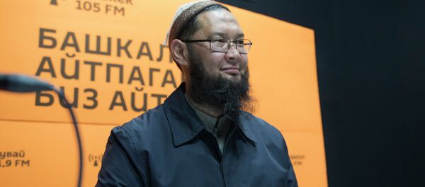 Руководитель отдела программы образования Республиканского центра укрепления здоровья Сагынбек Уезбаев - Sputnik Кыргызстан