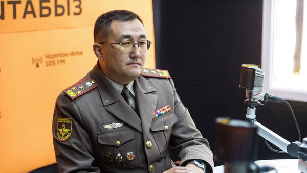 Начальник управления военного образования Государственного комитета по делам обороны КР полковник Талгат Саалаев на радиостудии Sputnik Кыргызстан - Sputnik Кыргызстан