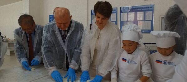 Ученики школы № 2 в Таласе начали получать горячее питание. Видео - Sputnik Кыргызстан