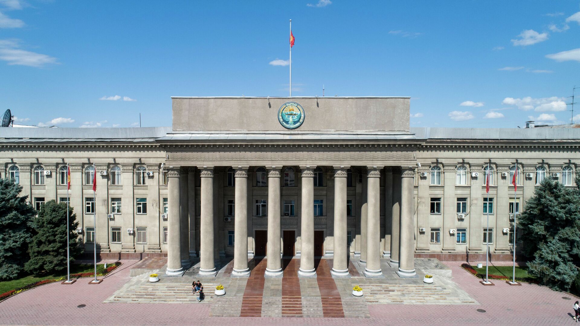 Здание правительства КР в Бишкеке. Архивное фото - Sputnik Кыргызстан, 1920, 02.12.2021