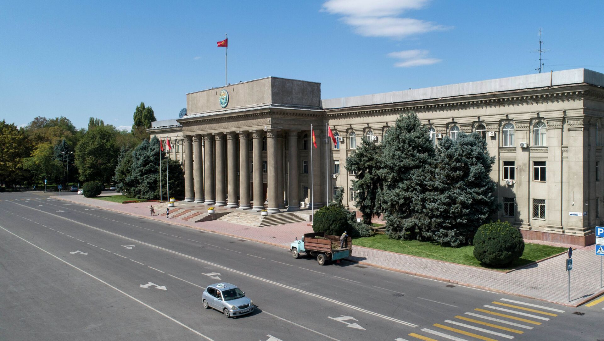 Вид на здание правительства КР в Бишкеке. Архивное фото - Sputnik Кыргызстан, 1920, 25.05.2021