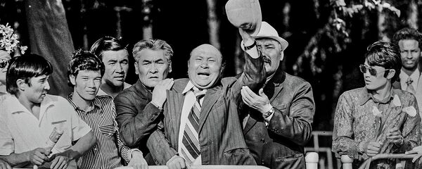 Известные кыргызские актеры Медель Маниязов, Советбек Жумадылов и Орозбек Кутманалиев - Sputnik Кыргызстан