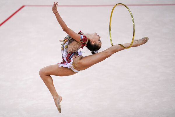 Российская гимнастка Дина Аверина на Чемпионате мира по художественной гимнастике в Баку - Sputnik Кыргызстан