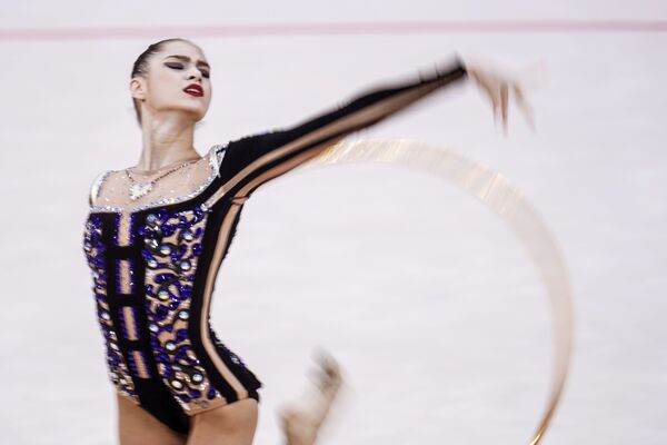 Выступление украинской гимнастки Влады Никольченко на Чемпионате мира по художественной гимнастике в Баку - Sputnik Кыргызстан