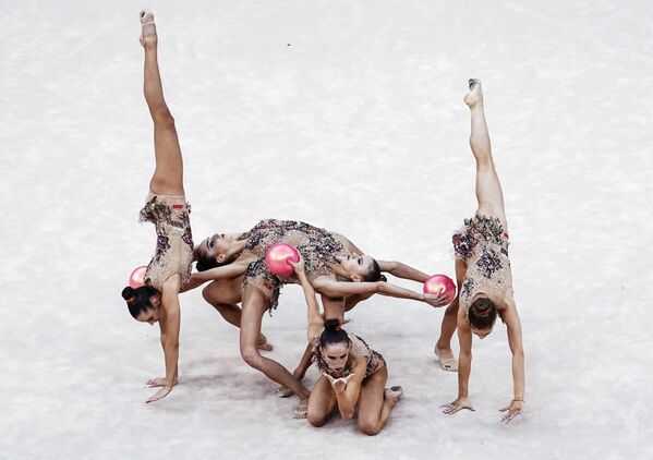 Команда Болгарии на чемпионате мира по художественной гимнастике в Баку - Sputnik Кыргызстан