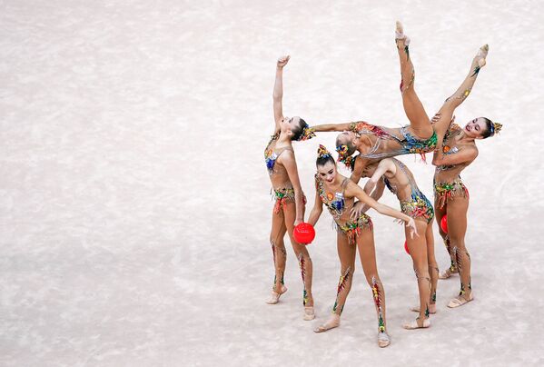 Российские гимнастки на Чемпионате мира по художественной гимнастике в Баку - Sputnik Кыргызстан