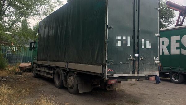 Незаконный ввоз грузового авто марки Volvo в Кыргызстан - Sputnik Кыргызстан