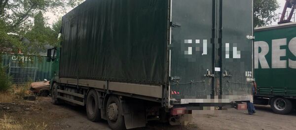 Незаконный ввоз грузового авто марки Volvo в Кыргызстан - Sputnik Кыргызстан