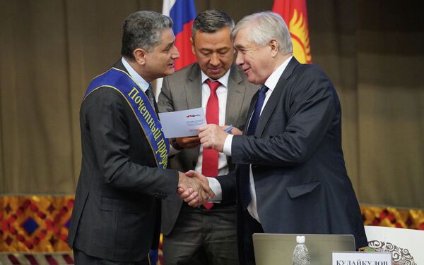 Председателю коллегии Евразийской экономической комиссии присвоили звание почетного профессора Кыргызско-Российского Славянского университета - Sputnik Кыргызстан