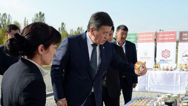 Рабочая поездка президента Сооронбая Жээнбекова в Иссык-Кульскую область - Sputnik Кыргызстан