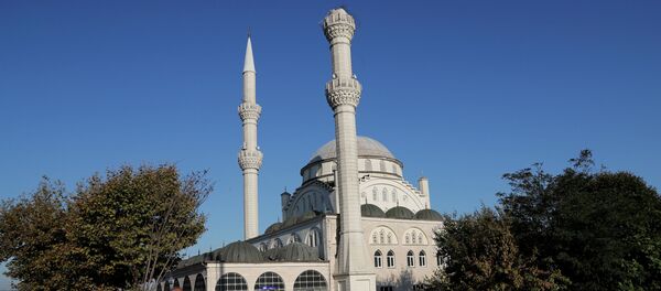 26-сентябрда Түркиянын Стамбул шаарында катталган зилзаладан Авжылар районундагы Хожа Ахмет мечитинин бир мунарасы урап калган 26-сентябрда Түркиянын Стамбул шаарында катталган зилзаладан Авжылар районундагы Хожа Ахмет мечитинин бир мунарасы урап калган - Sputnik Кыргызстан