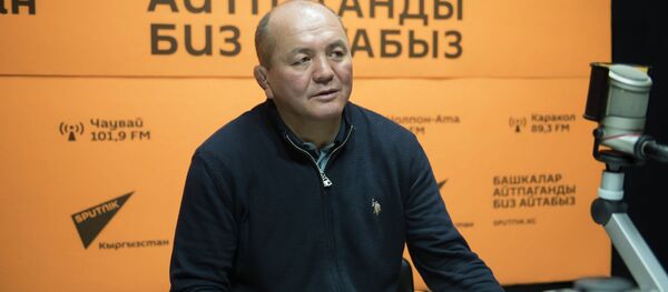 Кыз-келиндер күрөшү боюнча улуттук курама команданын машыктыруучусу Нурбек Изабеков - Sputnik Кыргызстан