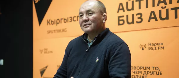 Тренер женской сборной команды Кыргызстана по вольной борьбе Нурбек Изабеков Тренер женской сборной команды Кыргызстана по вольной борьбе Нурбек Изабеков - Sputnik Кыргызстан