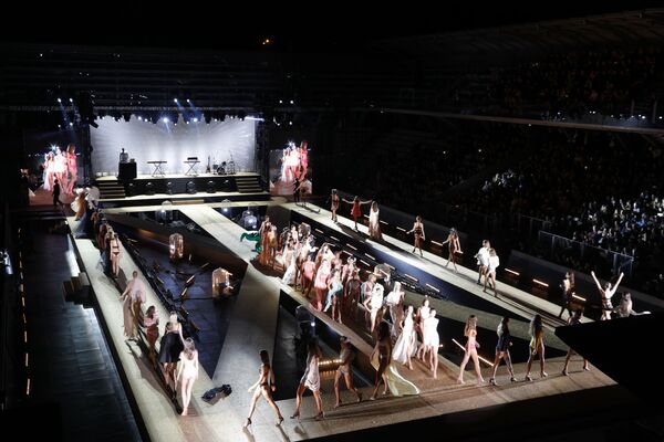 Модели на шоу Etam в рамках Недели моды в Париже  - Sputnik Кыргызстан