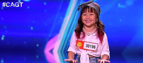 Кыргызстандык алты жашар кыз калыстарды жашытты. Видео - Sputnik Кыргызстан