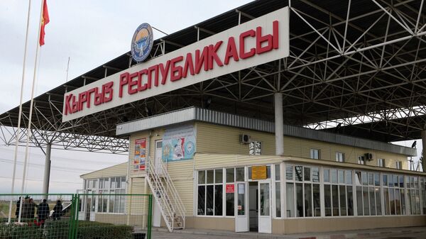КПП Чон-Капка-автодорожный на границе с Казахстаном - Sputnik Кыргызстан