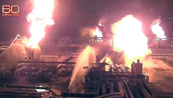 Мощные взрывы на нефтяных объектах Саудовской Аравии из-за атаки дронов. Видео - Sputnik Кыргызстан