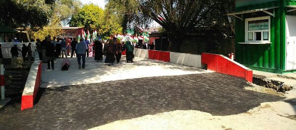 Баткен облусундагы Лейлек району менен Тажикстандын Бабажан Гафуров районун байланыштырган көпүрө кайрадан курулуп, пайдаланууга берилди - Sputnik Кыргызстан