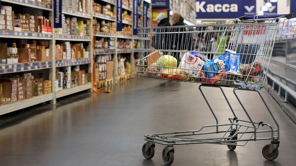 Тележка с продуктами в супермаркете. Архивное фото - Sputnik Кыргызстан
