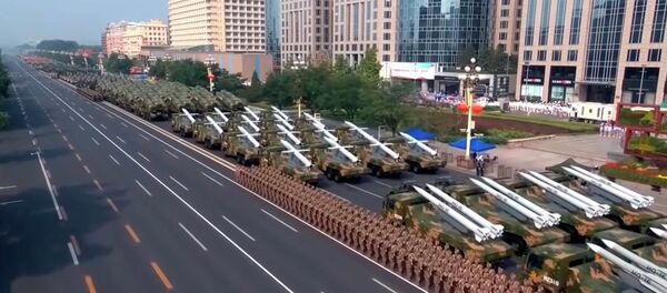 Крупнейший в истории военный парад провел Китай по случаю 70-летия. Видео - Sputnik Кыргызстан