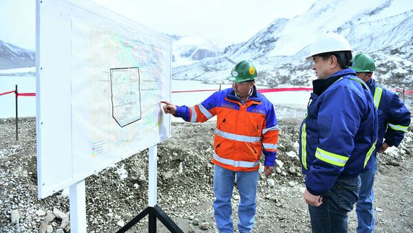 Премьер-министр Мухаммедкалый Абылгазиев посетил комбинат рудника Кумтор - Sputnik Кыргызстан