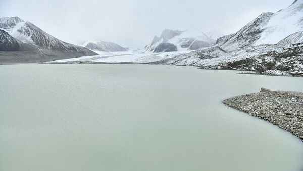 Озеро около рудника Кумтор. Архивное фото - Sputnik Кыргызстан
