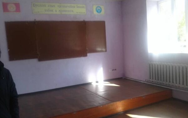 Как стало известно ранее, в здании клуба распределили комнаты для классов и подготовили отопительную систему к зиме. - Sputnik Кыргызстан
