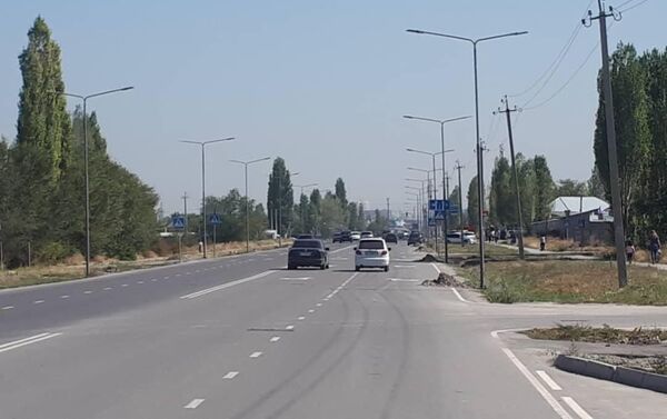 Муниципалитет напоминает, что в рамках первой фазы проекта Развитие улично-дорожной сети Бишкека были предусмотрены ремонтные работы на 49 улицах, на 20 из них установят системы освещения. - Sputnik Кыргызстан
