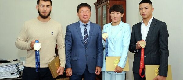 Директор ГАФКиС Канат Аманкулов встретился с Айсулуу Тыныбековой, Абдурахманом Муртазалиевым Директор ГАФКиС Канат Аманкулов встретился с Айсулуу Тыныбековой, Абдурахманом Муртазалиевым - Sputnik Кыргызстан