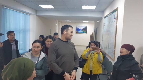 Экс-сотрудник 9-й службы ГКНБ Канат Сагымбаев в первомайском районном суде Бишкека - Sputnik Кыргызстан