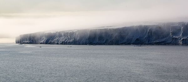 Остров Рудольфа архипелага Земля Франца-Иосифа в акватории Баренцева моря. Архивное фото - Sputnik Кыргызстан