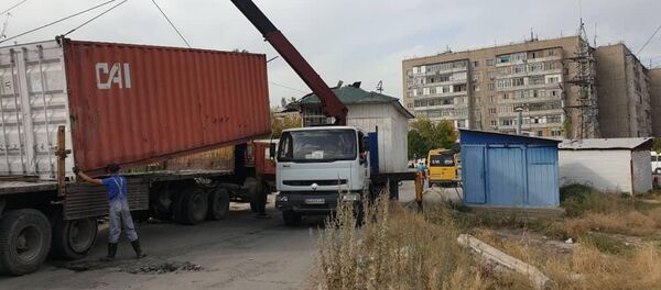 Снос незаконно установленных павильонов в Бишкеке - Sputnik Кыргызстан