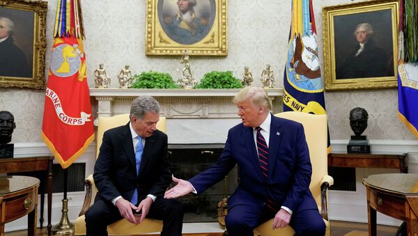 Президент США Дональд Трамп встречается с президентом Финляндии Саули Ниинисто - Sputnik Кыргызстан