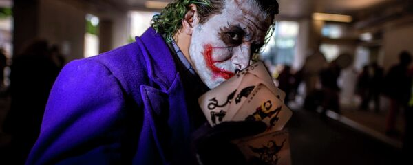 Мужчина в образе Джокера. Архивное фото - Sputnik Кыргызстан