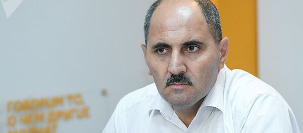 Публицист, член Совета прессы Азербайджана Азер Хасрет. Архивное фото - Sputnik Кыргызстан