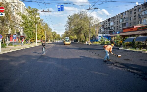 Ремонт одной из центральных улиц начался в сентябре.  - Sputnik Кыргызстан