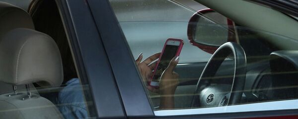 Запрет на пользование телефоном во время езды за рулем - Sputnik Кыргызстан