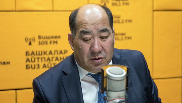 Глава Минобрнауки просит прощения за молодую отличницу образования. Видео - Sputnik Кыргызстан