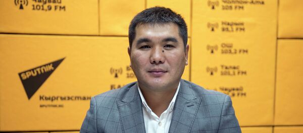 И.о. начальника отдела надзора за небанковскими финансово-кредитными организациями Нацбанка КР Тынчтык Тенизбаев - Sputnik Кыргызстан