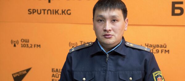 Бишкек шаарынын Октябрь райондук сотунун сот аткаруучусу Эмил Ачикеев Бишкек шаарынын Октябрь райондук сотунун сот аткаруучусу Эмил Ачикеев - Sputnik Кыргызстан