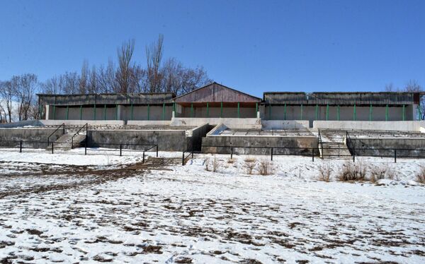 Анан кантип ири мелдештер өтөт... Көзгө басар спорттук объектилердин абалы Анан кантип ири мелдештер өтөт... Көзгө басар спорттук объектилердин абалы - Sputnik Кыргызстан